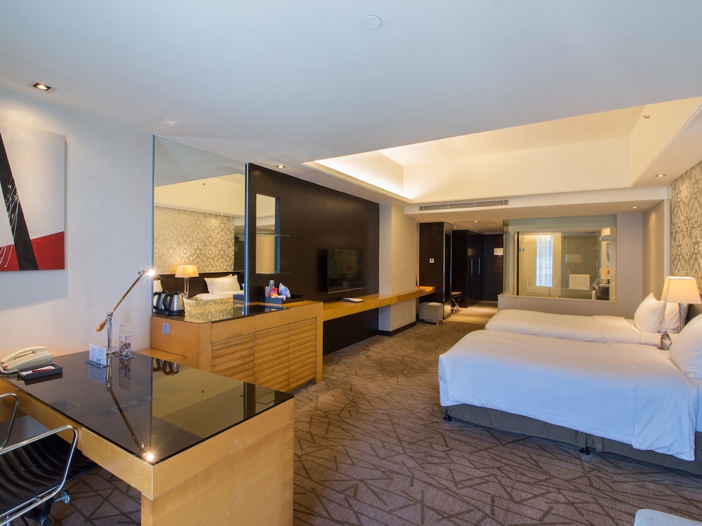 Swiss Grand Xiamen 16/50