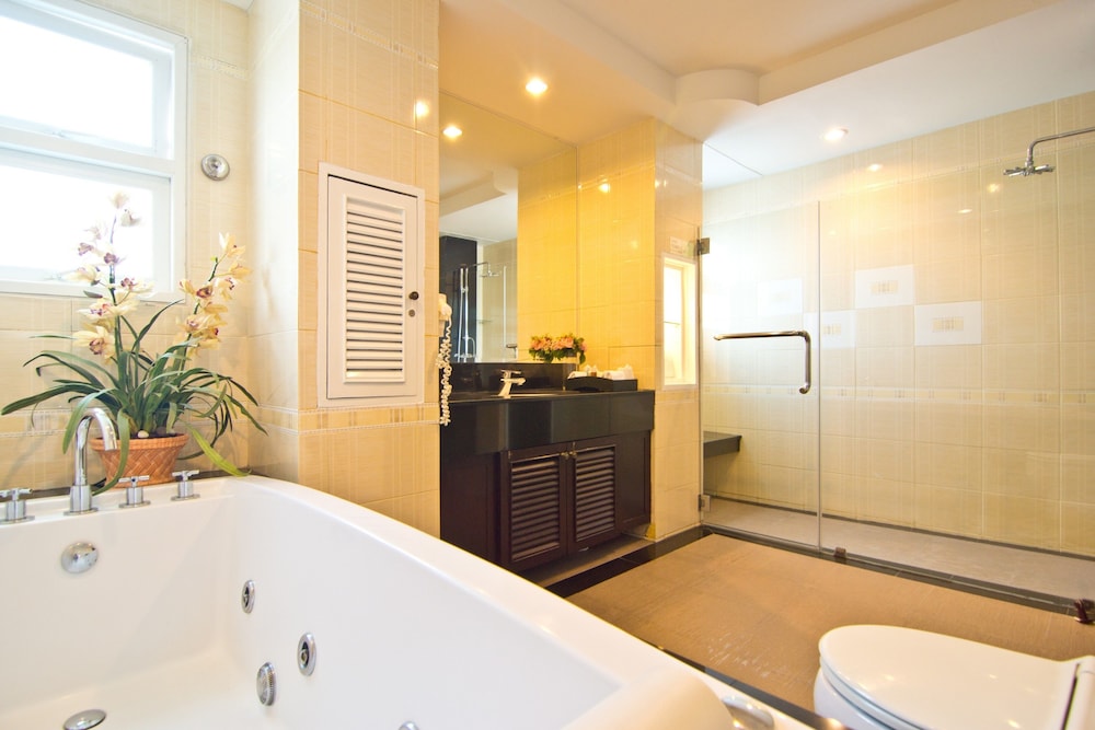 Lk Royal Suite 66/68