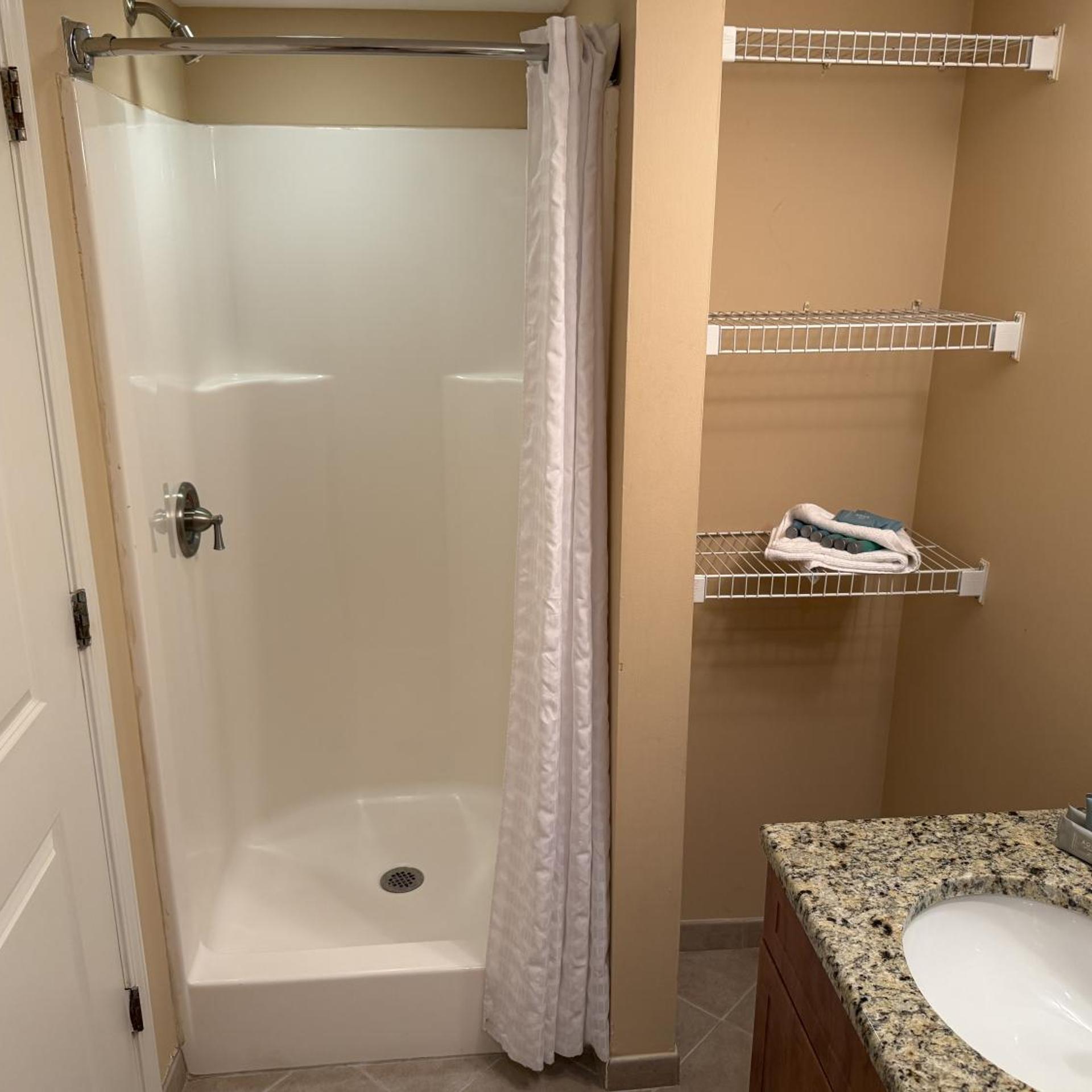 Suite, King Bed, Ocean Front، Towers at North Myrtle Beach 5/6