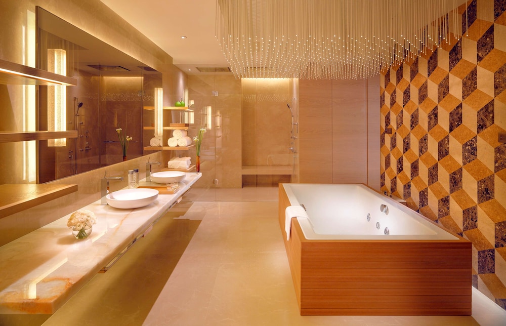 PARK HYATT GUANGZHOU 10/71
