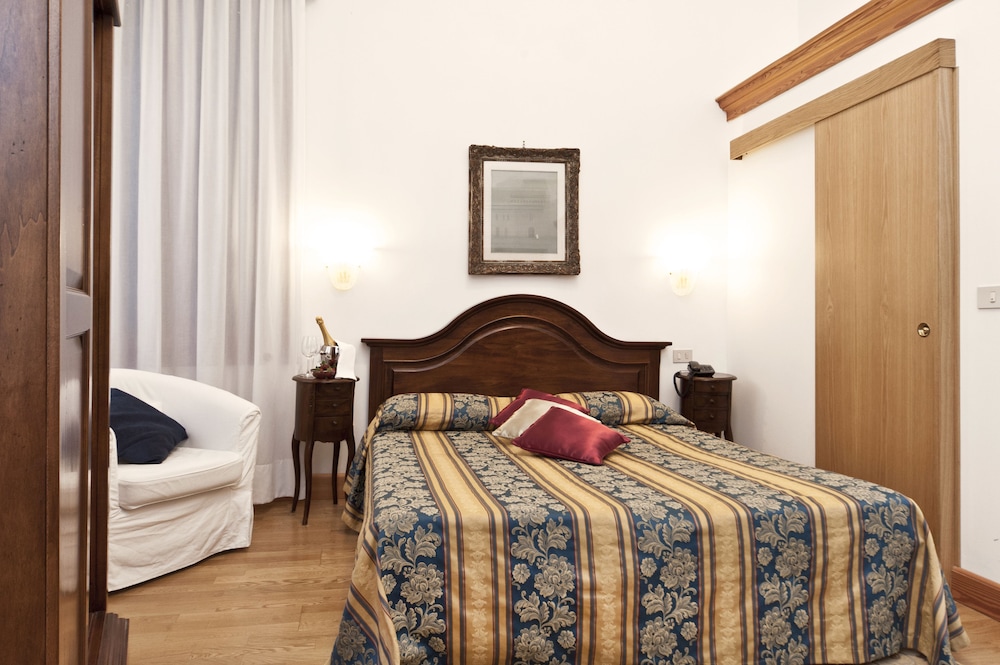 SUPERIOR, DOUBLE BED, CANAL VIEW
