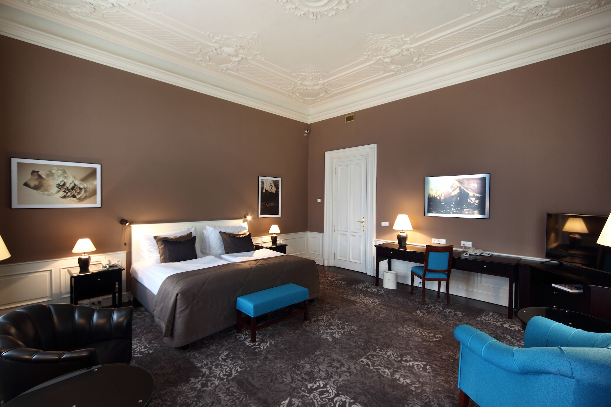 LUXURY, SUITE