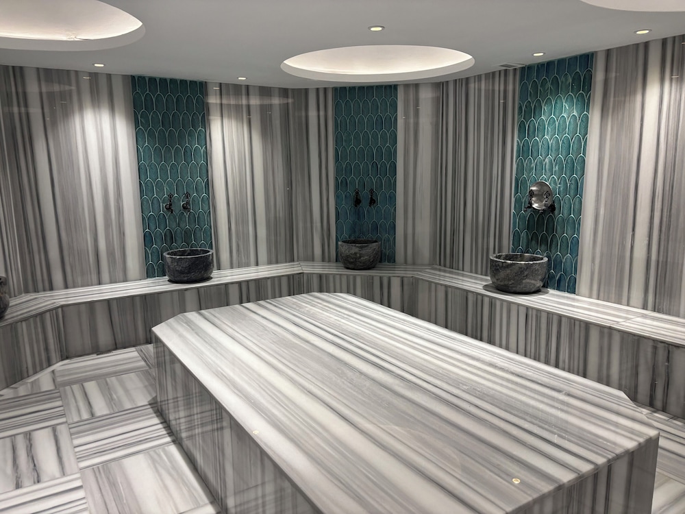 Gold Majesty Hotel 30/63
