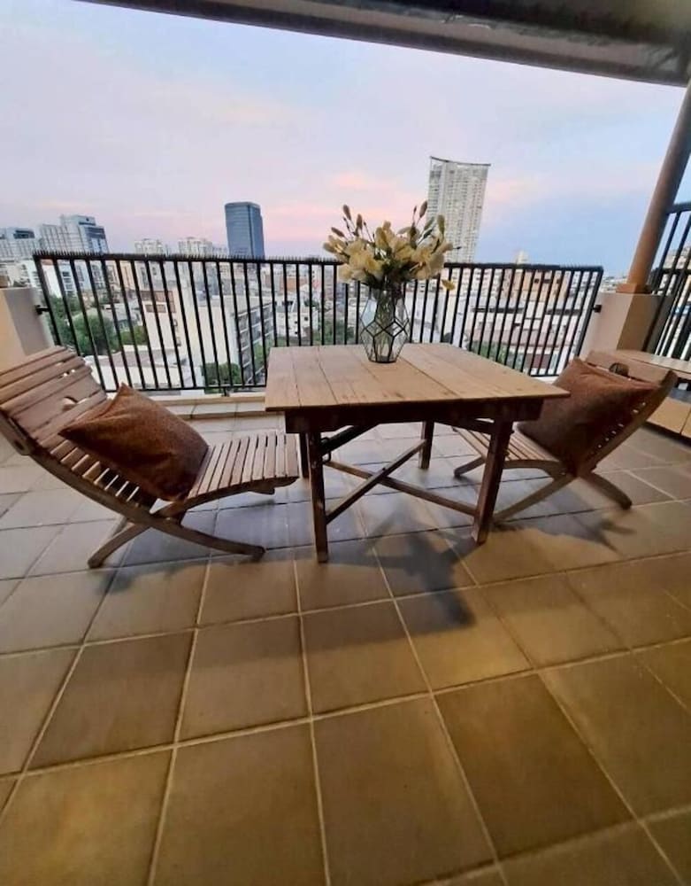 Baan Tanwa - Mrt Ratchadapisek in BANGKOK