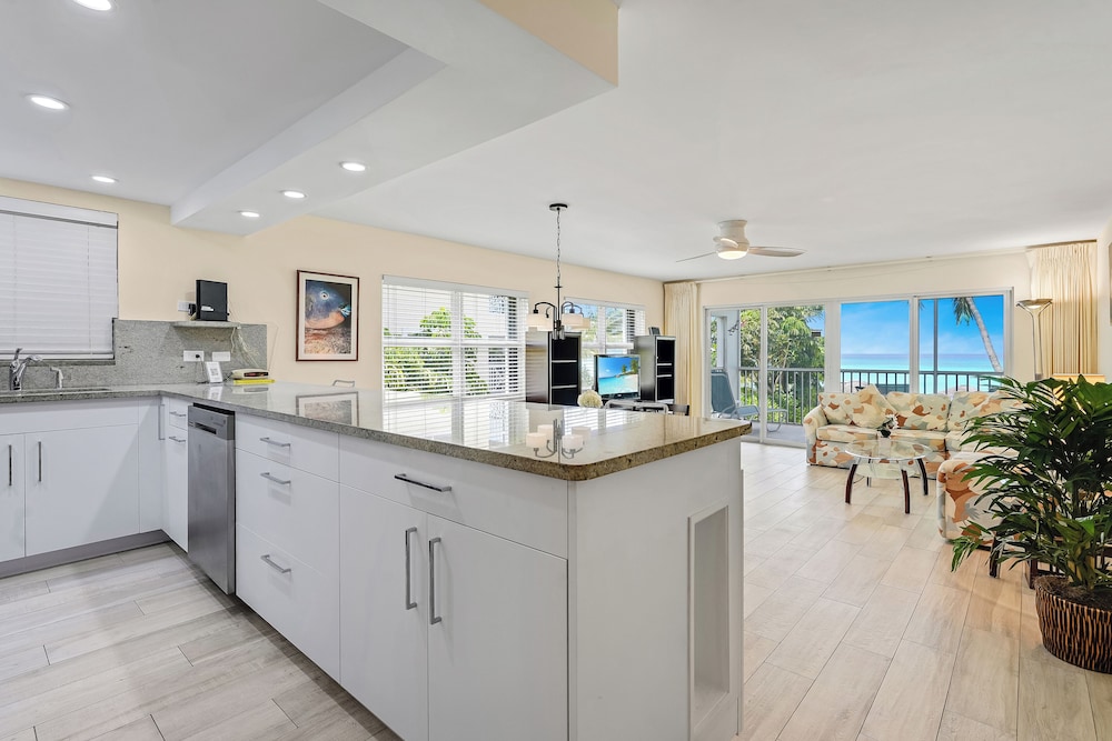 Aqua Bay Club Luxury Condos 3/50