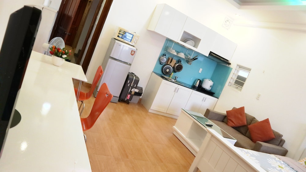 Smiley Apartment 3 5/50