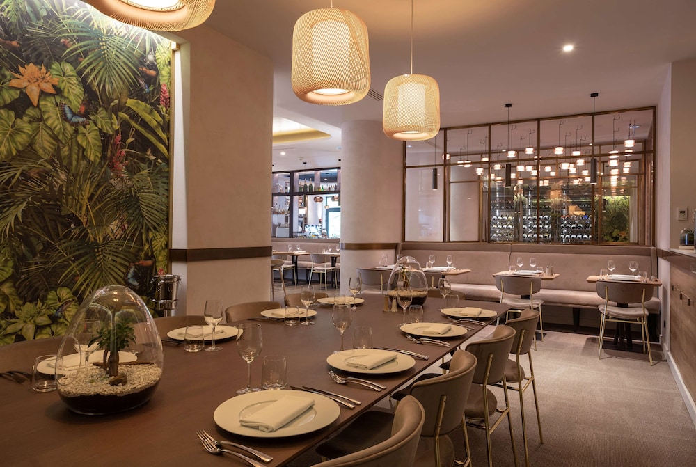 restaurant cafeteria