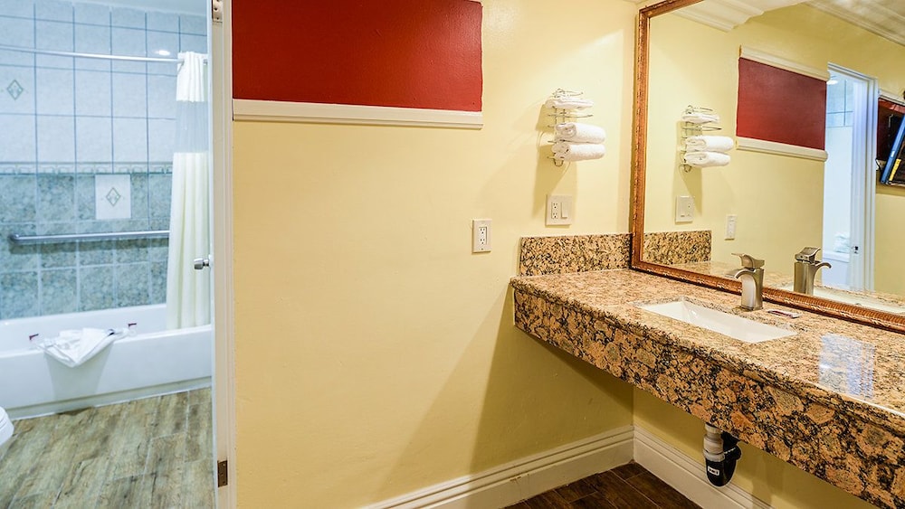 Aqua Venture Inn 19/24