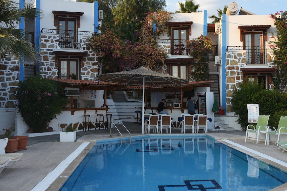 Dasis Hotel & Suites 34/40