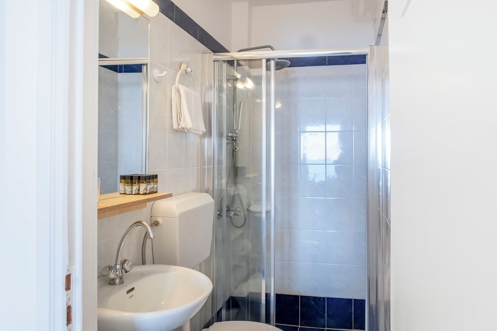 MELI APARTMENTS & VILLAS 44/50