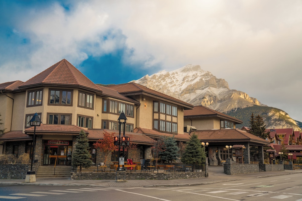 Elk Avenue Hotel 6/46