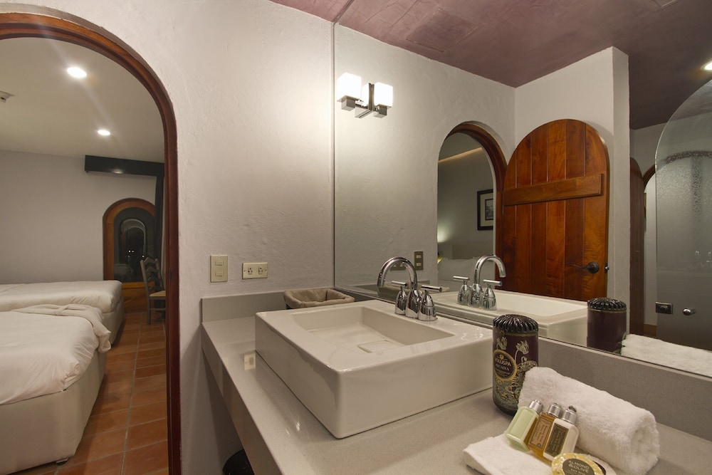 GRAND, SUITE, MULTIPLE BEDS, GARDEN VIEW, BALCONY