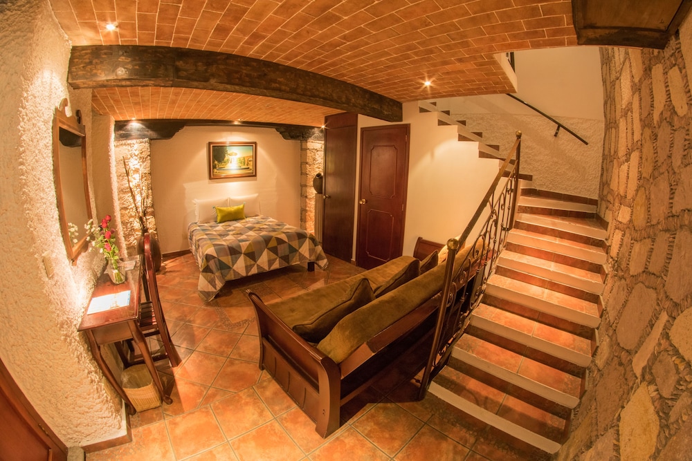 Meson de Los Remedios Hotel 44/56