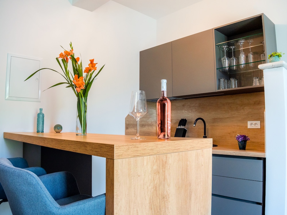 Boutique Pine Tree apartments 2/50
