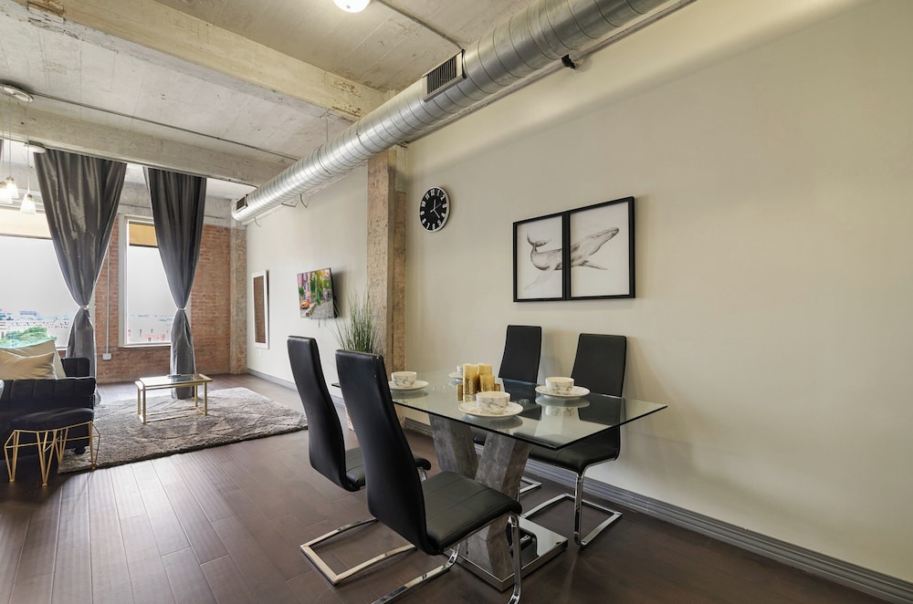 Luxury Downtown Dallas Stay by Amyfinehouse 38/50