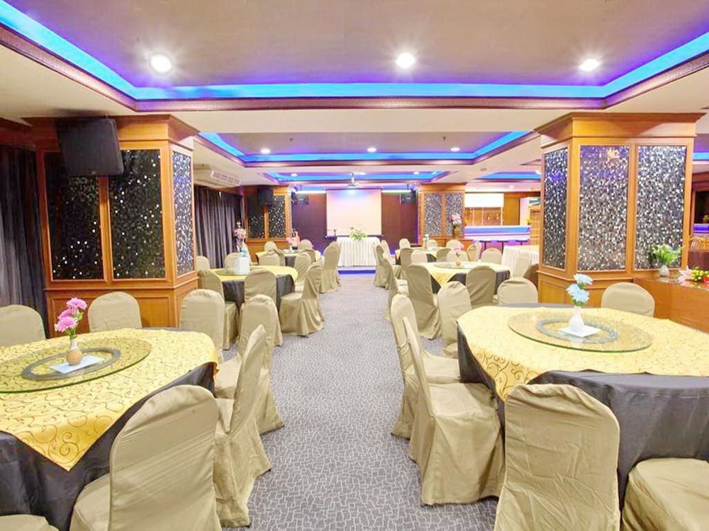 Bay Hotel Srinakarin 50/55