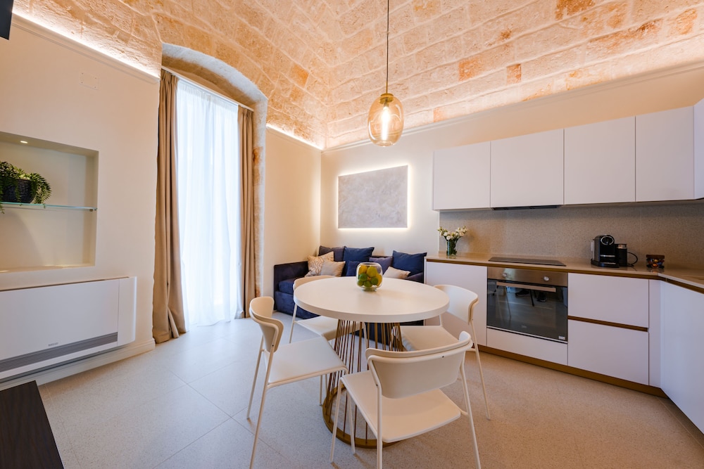 Palazzo Clemente 33/50
