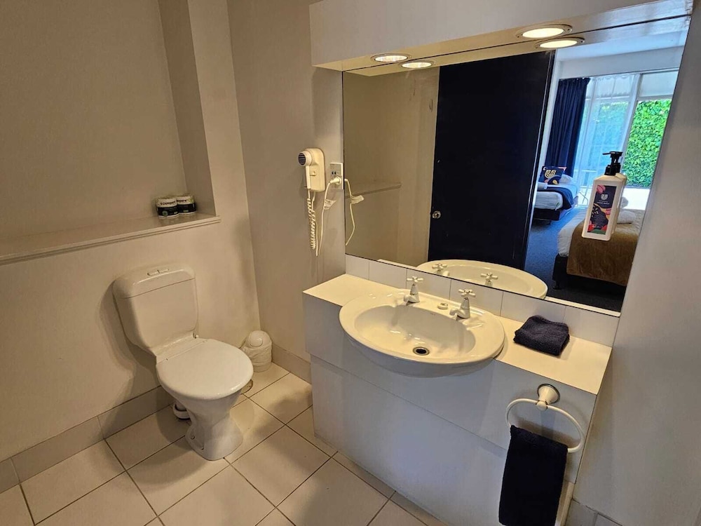 U Studios Paraparaumu, SureStay Collection by Best Western 44/46