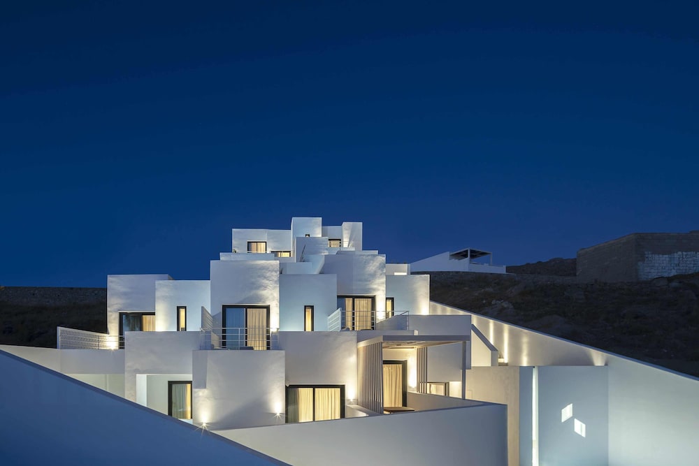 CUBIC Mykonos Seafront Design Suites 4/58