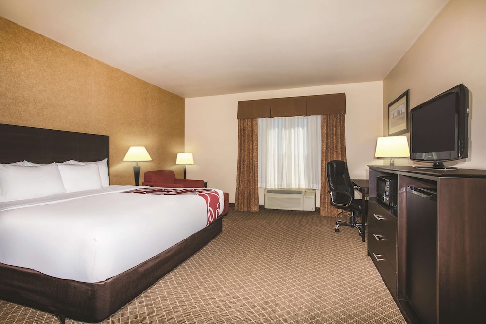 La Quinta Inn & Suites by Wyndham Ely 13/42
