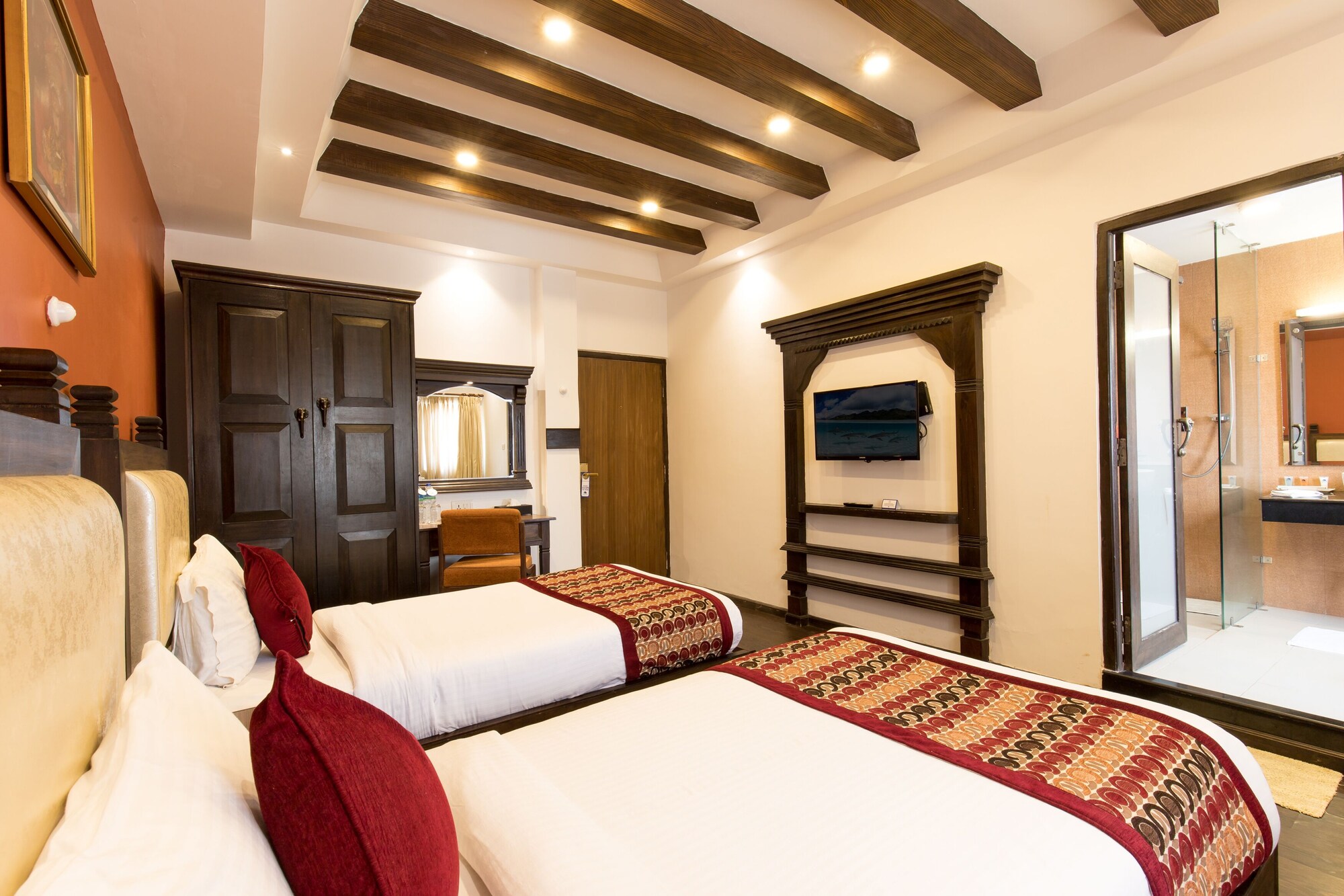BOUTIQUE, TWIN BEDS