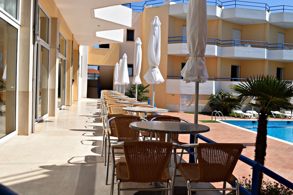 Adonis Hotel 42/57
