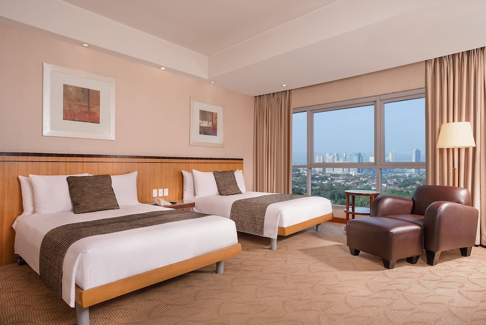 Crowne Plaza Galleria Manila 11/80