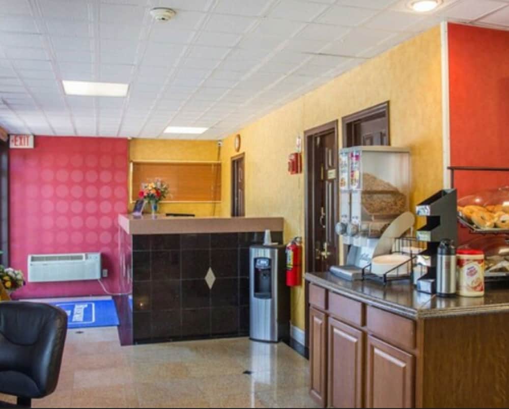 Rodeway Inn Huntington Station - Melville 7/40