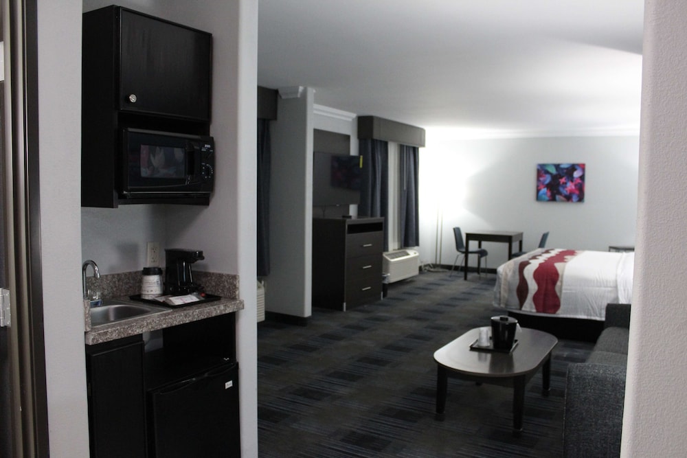 Best Western Medical Center North Inn and Suites Near Six Flags 31/37