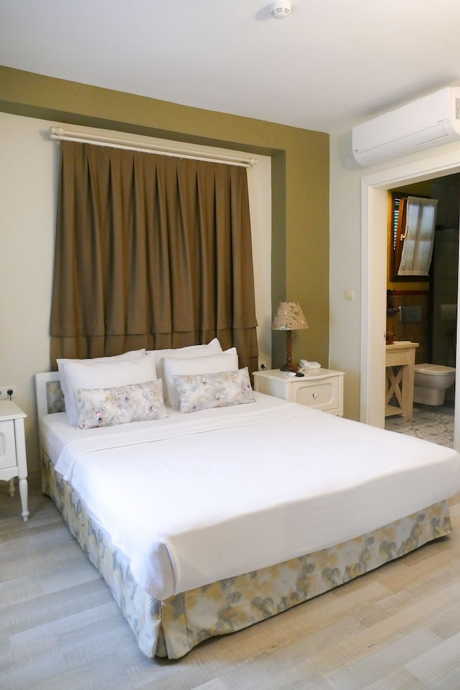 LUXURY, SUITE