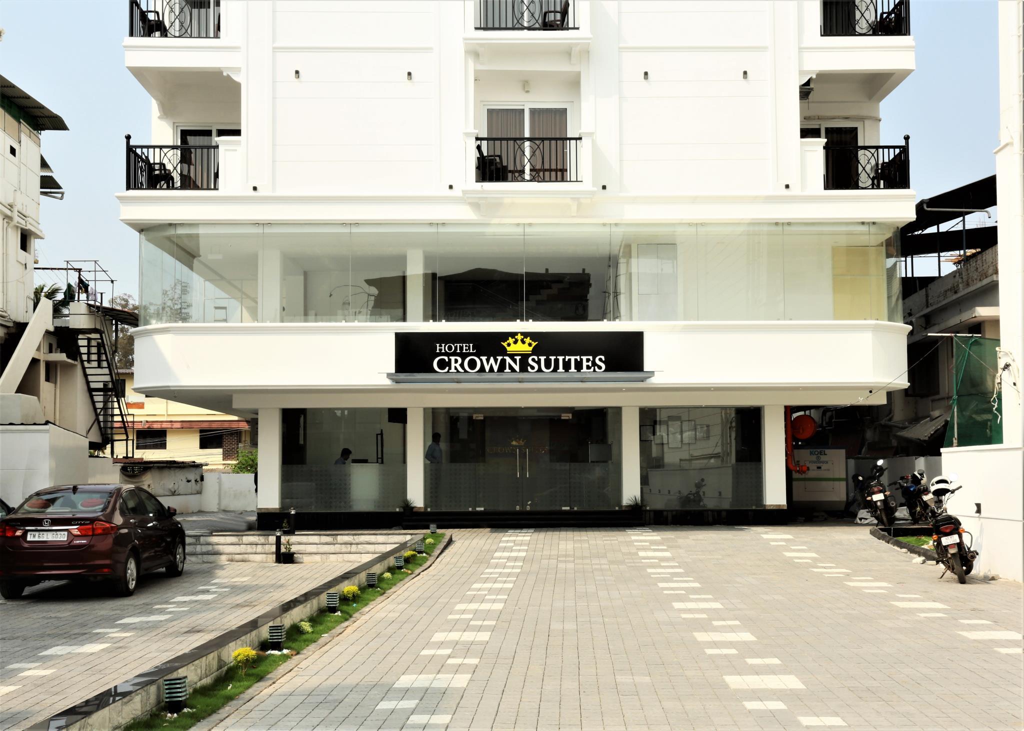 Hotel Crown Suites 24/26