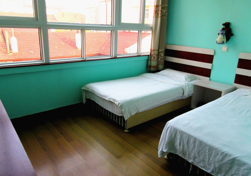 25 Four Seasons Youth Hostel 8/29