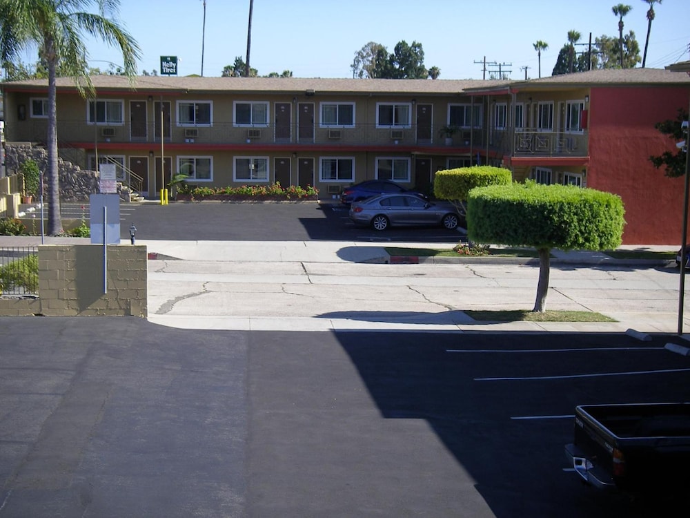Fullerton Lodge 27/33