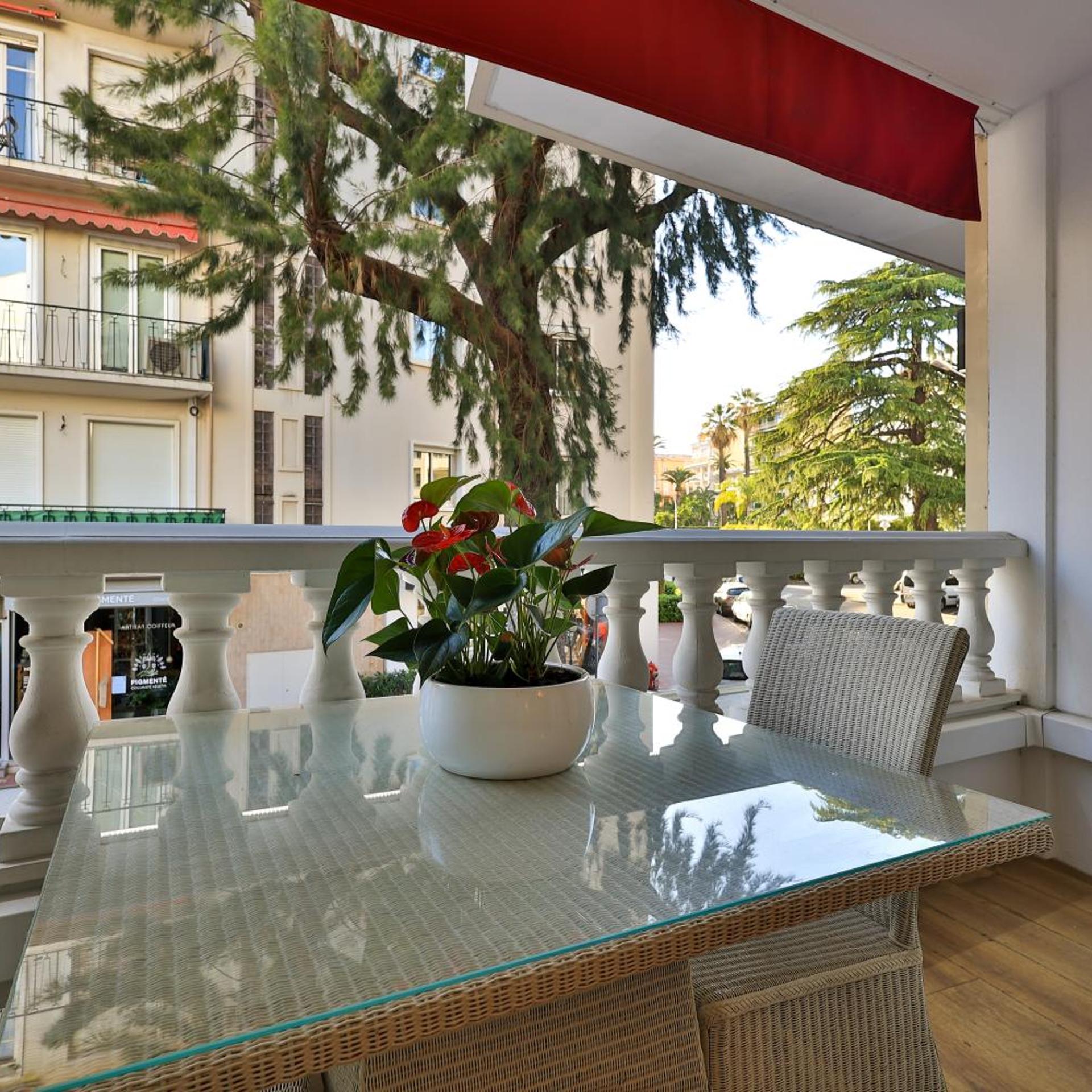 Hotel le Fouquet s 9/50