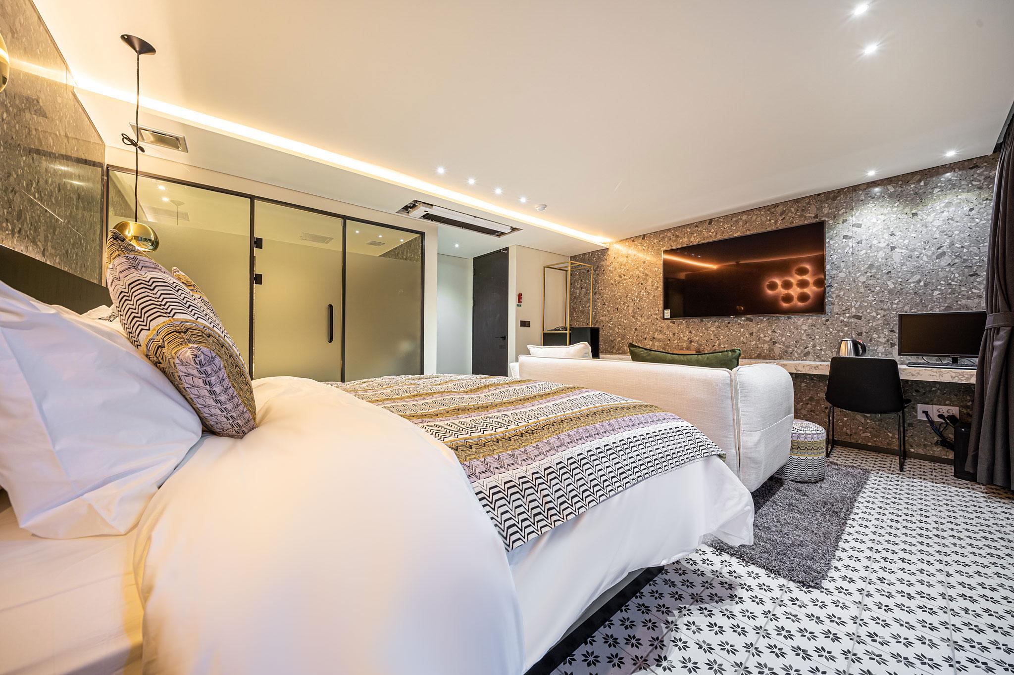 Deluxe, Double Bed, Bathtub
