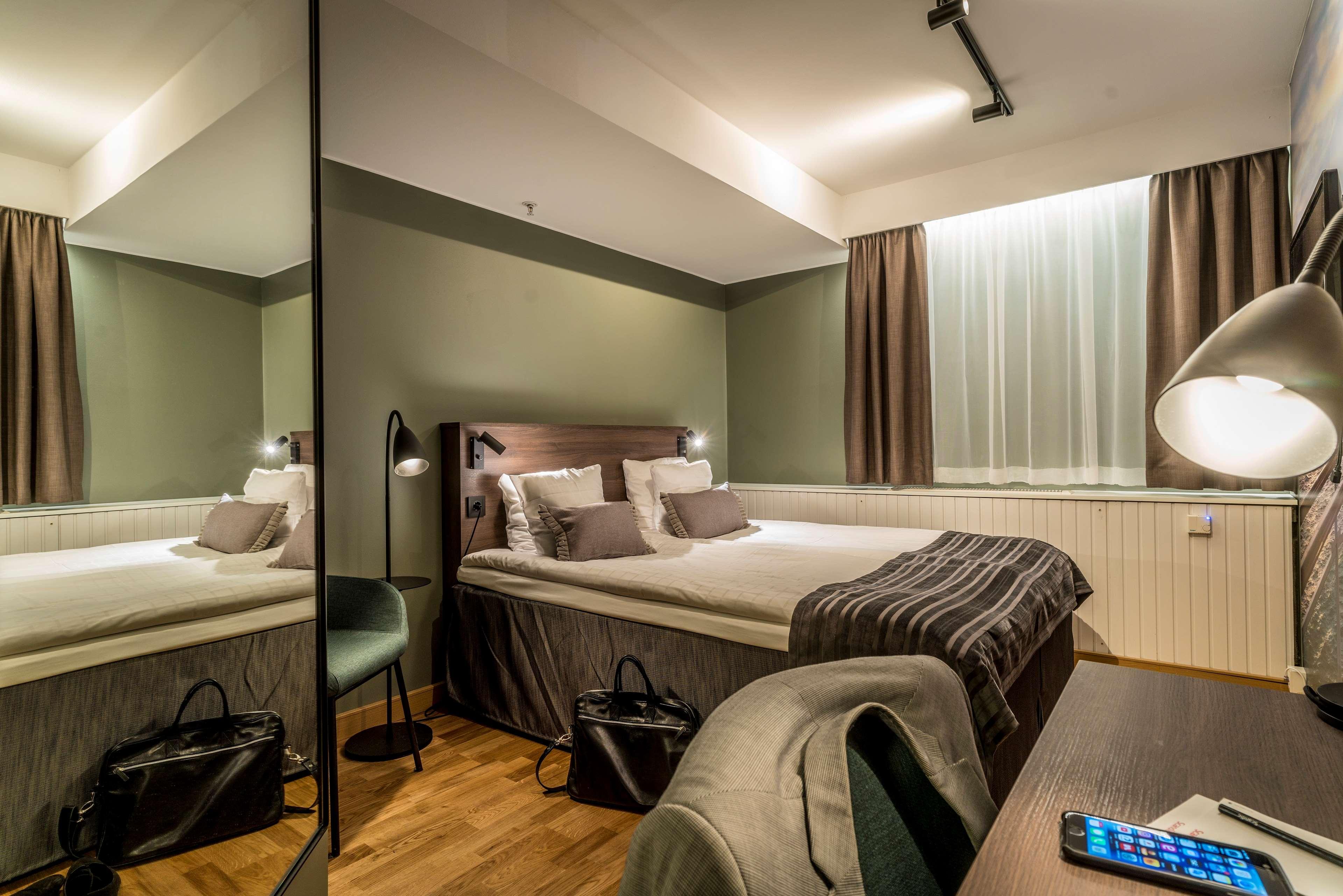 Room, Single, Queen Bed, No Window, Scandic Sjofartshotellet 3/4