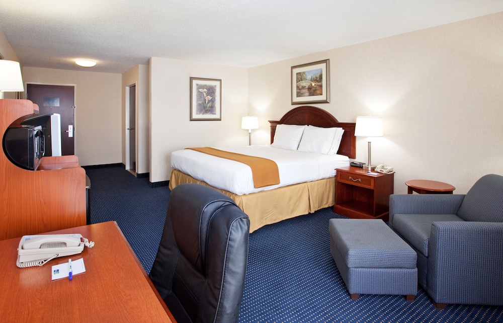 Holiday Inn Express Hotel & Suites Cleveland-Richfield 39/59