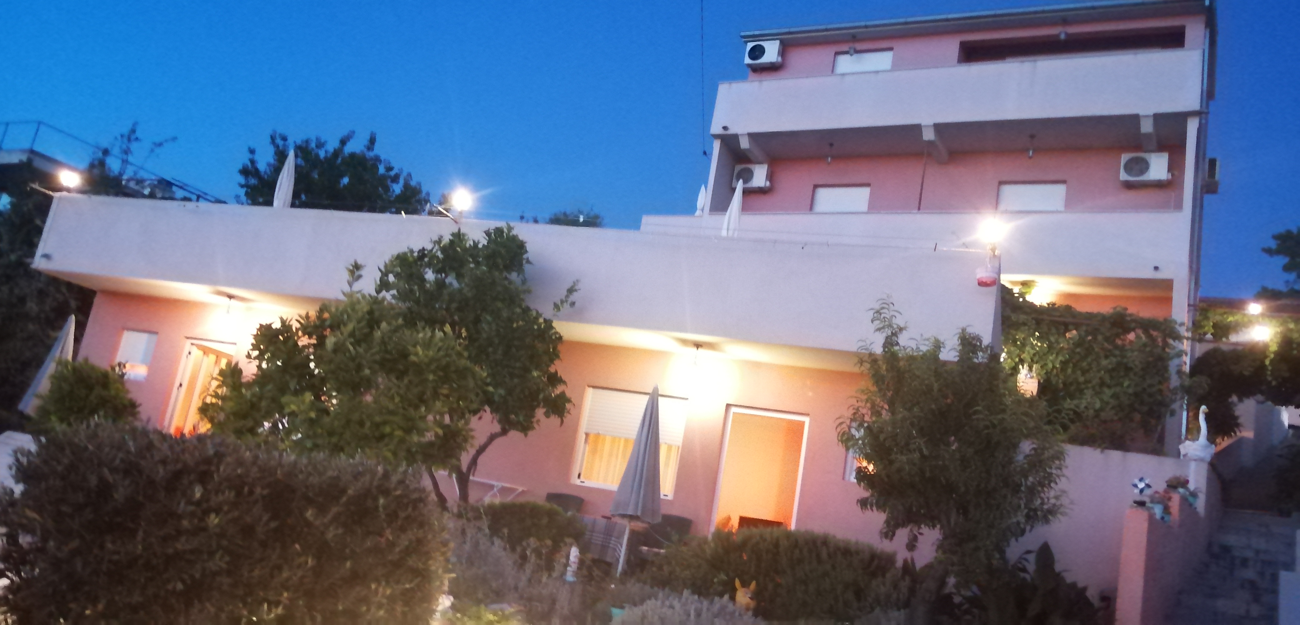 VILLA LUKETA 4/50