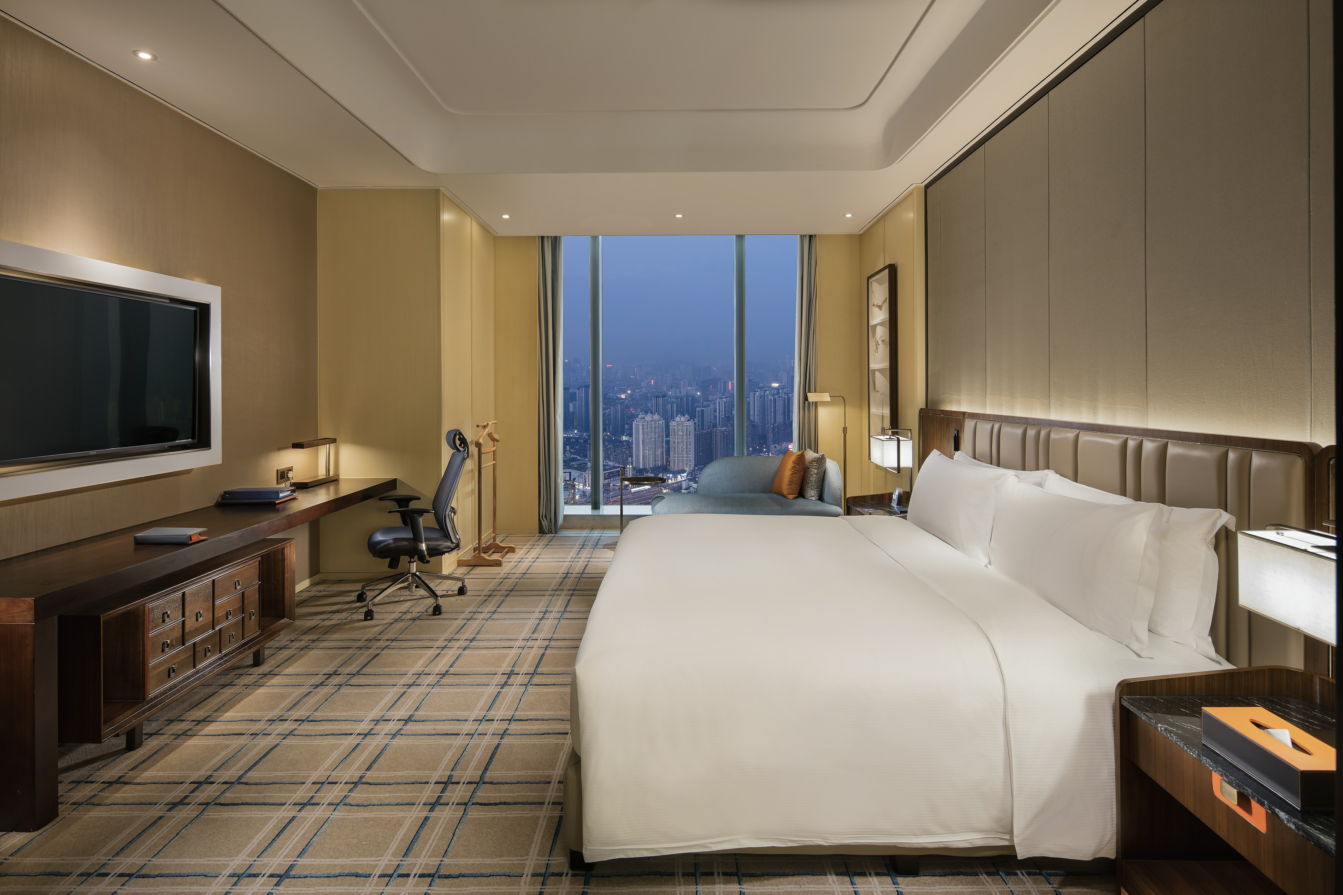 1 BEDROOM, DELUXE, SUITE, KING BED