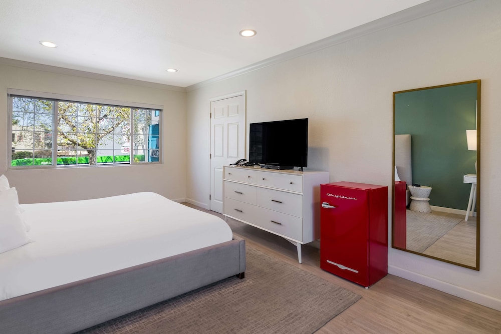 Signature Inn Berkeley Oakland 35/66