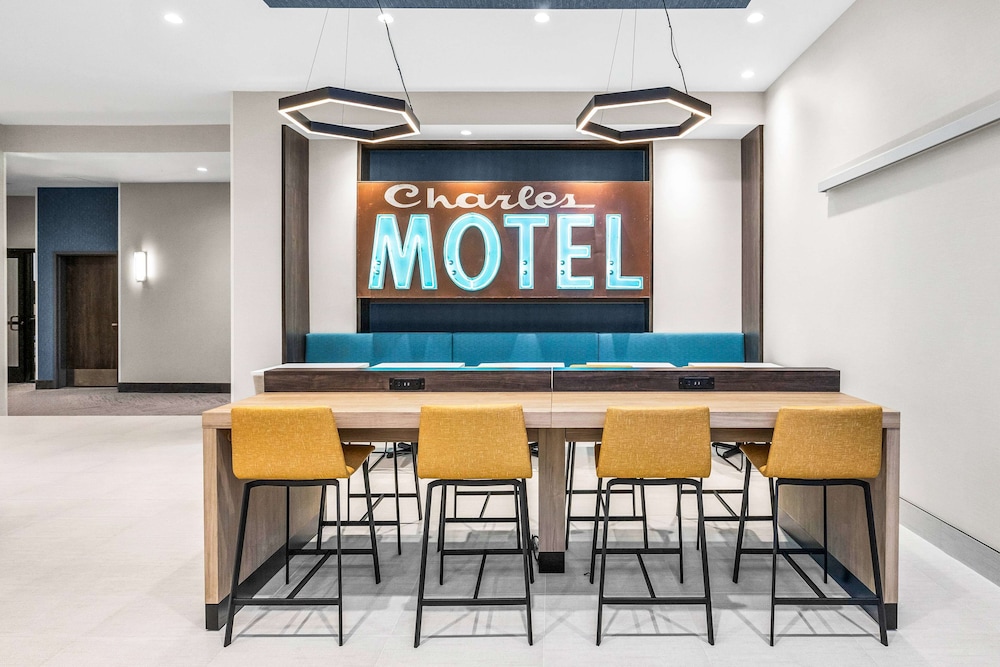 La Quinta Inn & Suites by Wyndham San Jose Silicon Valley 32/50