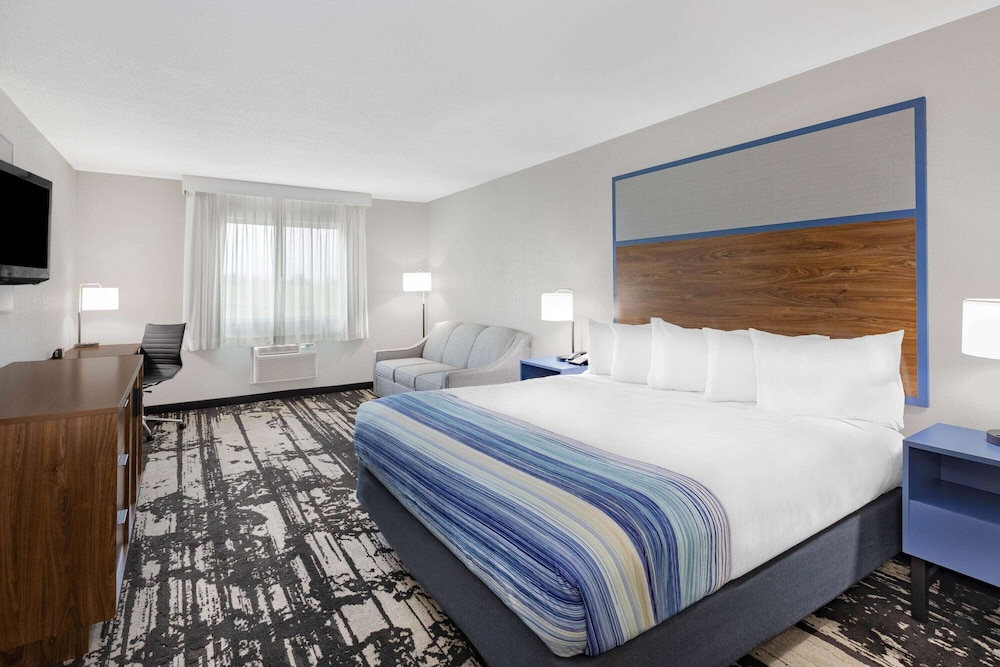AmericInn by Wyndham Pella 16/43