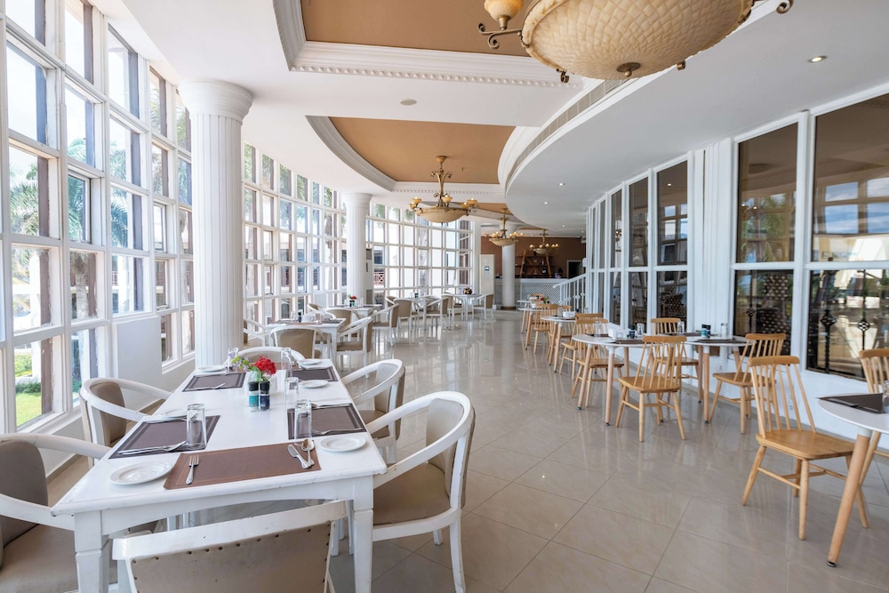 Golden Tulip Dar Es Salaam 49/71