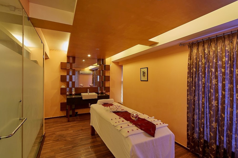 Royal Orchid Beach Resort & Spa, Goa 23/67