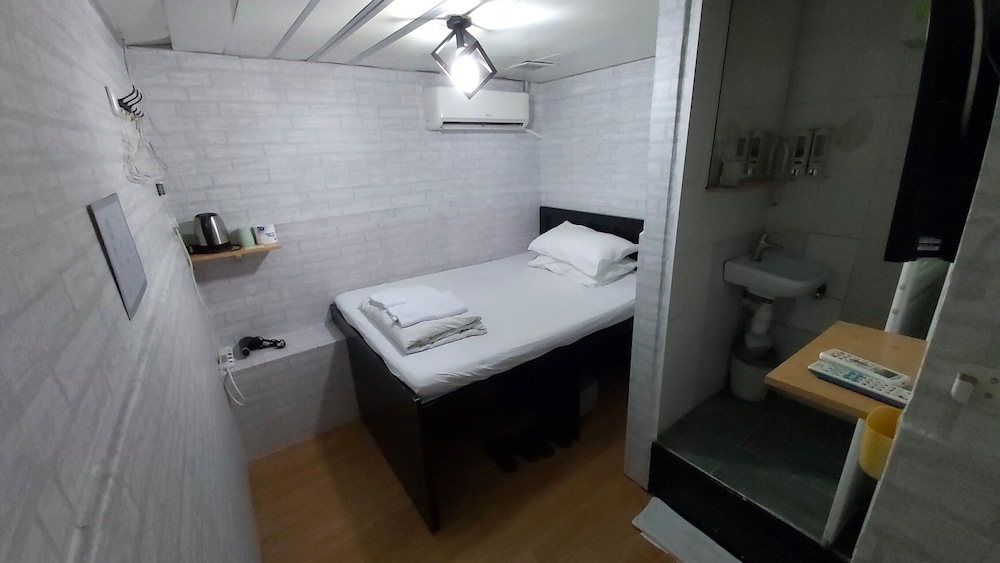 Tempo Inn-Cozy@National Court 62/63