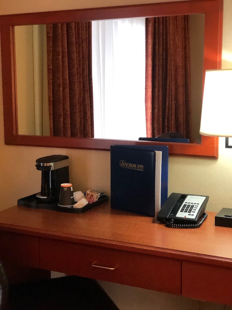 Anchor Inn And Suites 31/34