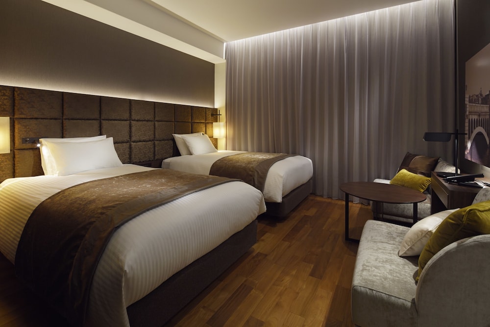 SUPERIOR, 2 BEDS, LOUNGE ACCESS