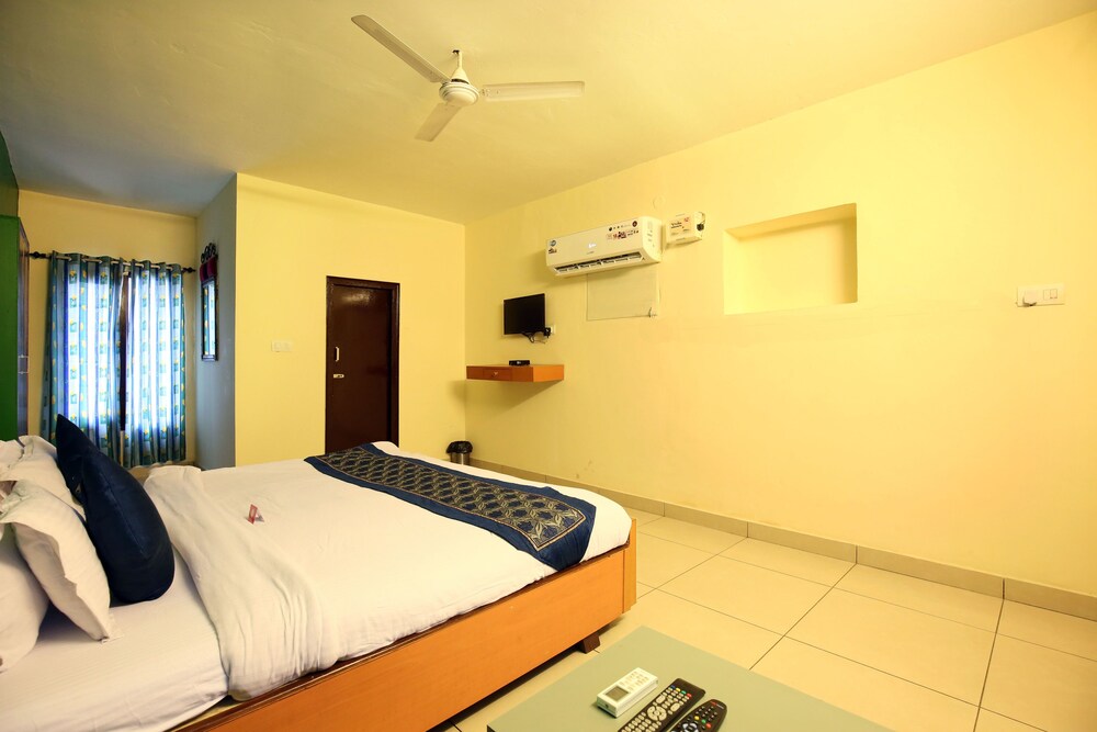 Oyo 4256 Hotel Rajmahal 11/16
