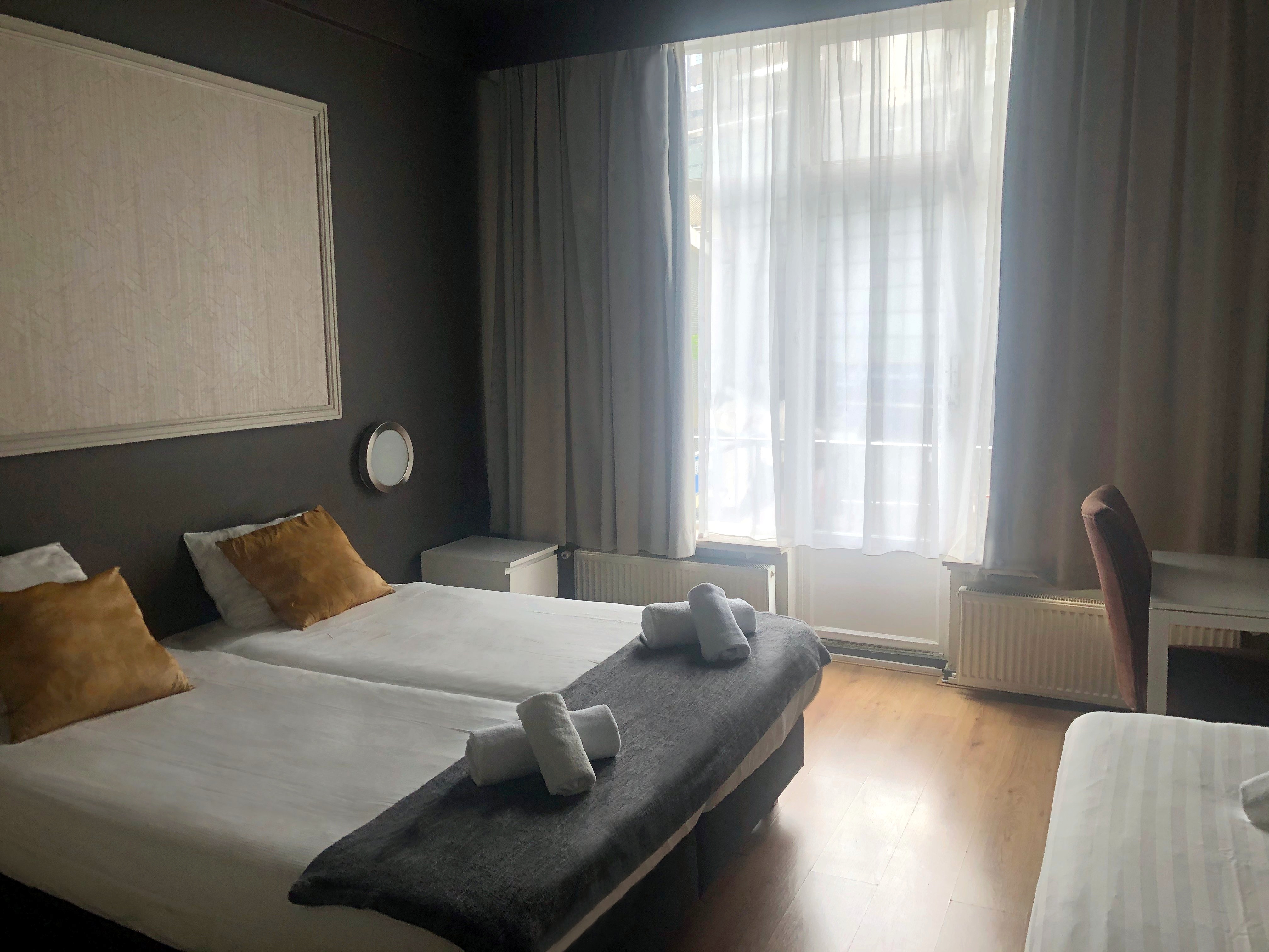 Grand Hotel Central 8/15