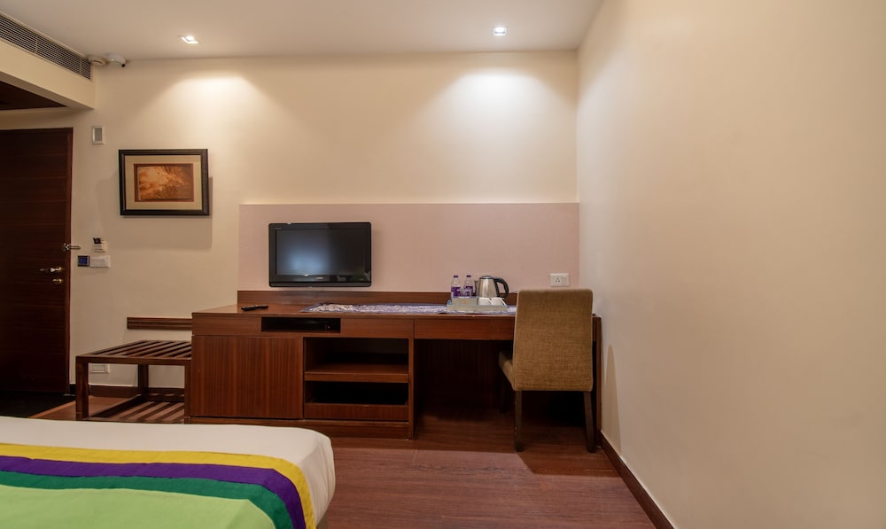 CABANA HOTEL 39/41